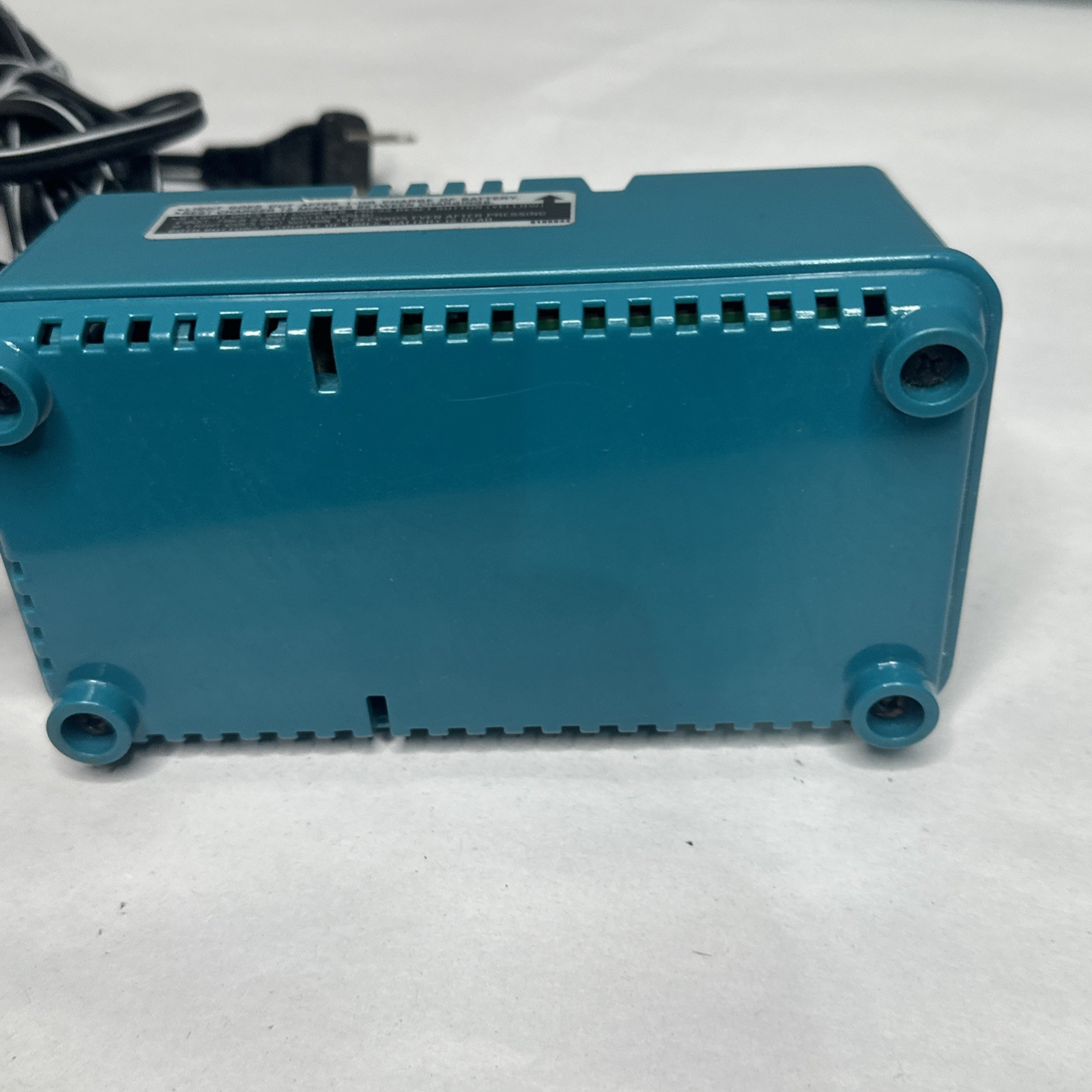 Makita DC9700A 9.6V Battery Fast Charger Genuine OEM Used Good
