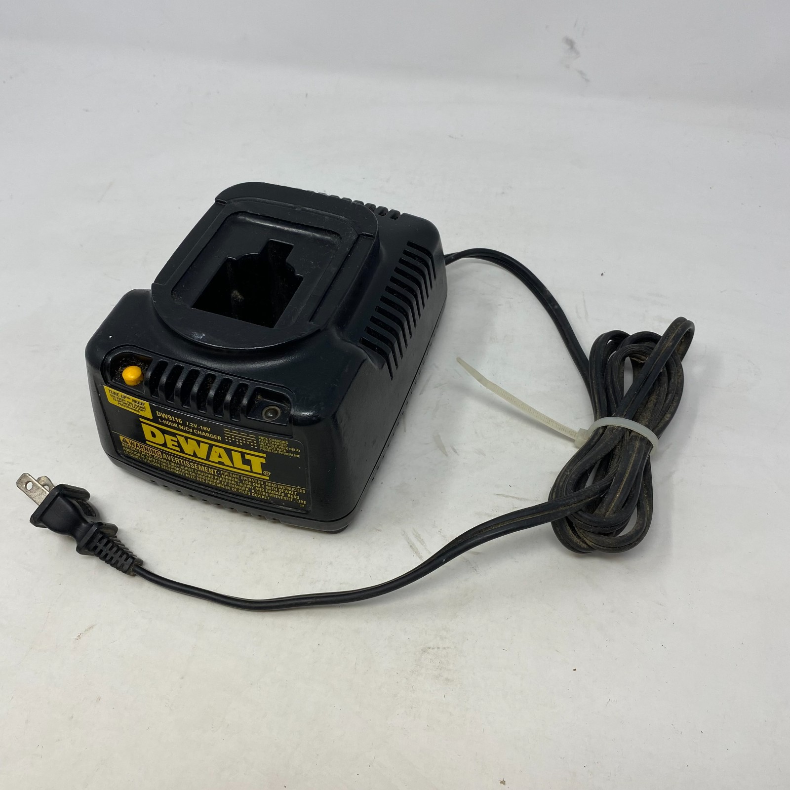 DeWalt DW9116 1 Hour NiCd Battery Charger 7.2V – 14.4V 18V WITH TUNE UP BUTTON