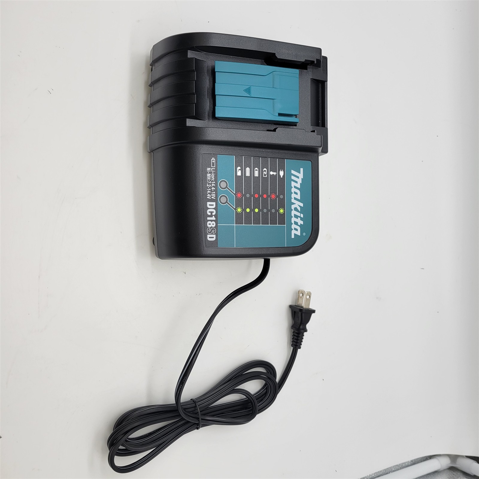 Makita DC18SD 7.2V-18V Standard Lithium-Ion Battery Charger
