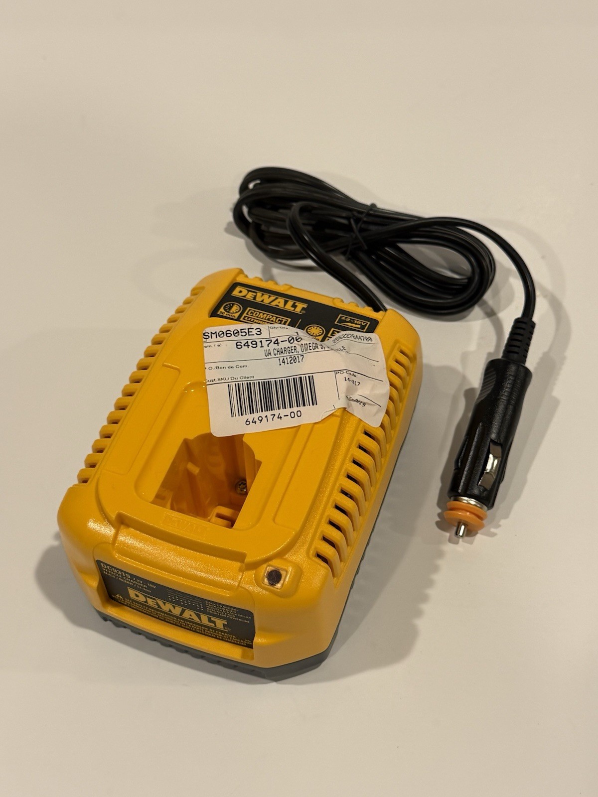 NEW DeWALT DC9319 Vehicle Charger 7.2V- 18V (NiCd /NiMh / Li-Ion) Free Shipping