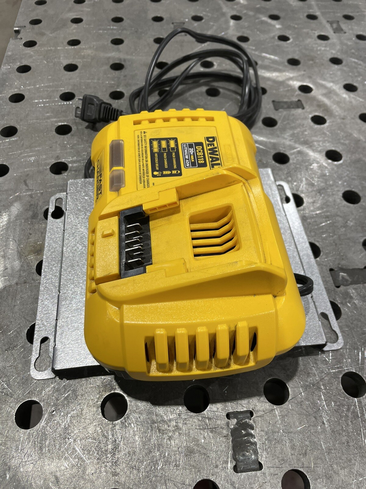Wall Mount DeWALT/Milwaukee/Ridged Charger Quick Release Mounting Steel Plate