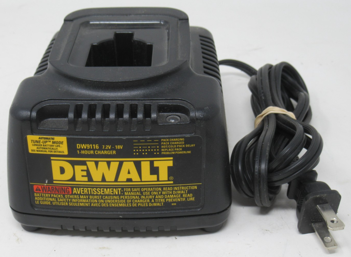 DEWALT 1-HOUR 7.2V-18V NiCd BATTERY CHARGER WITH AUTO TUNE-UP MODE DW9116