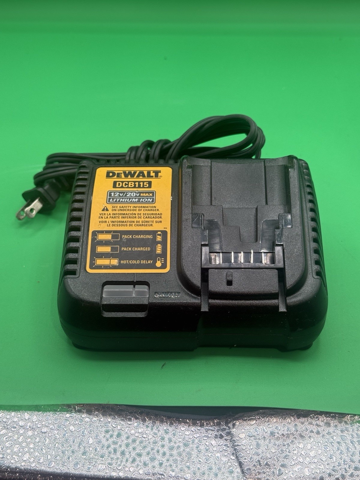 DEWALT DCB115 12V/20V MAX Lithium-Ion Battery Charger – Black/Yellow Tested