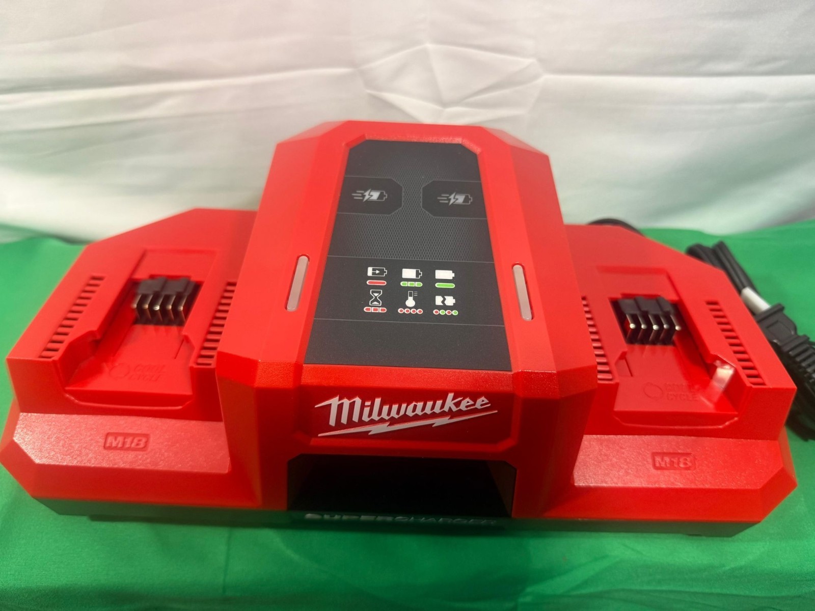 M18™ Dual Bay Simultaneous Super Charger (Tool Only Open Box)