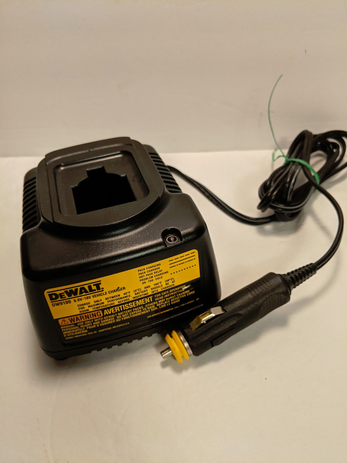 DeWALT DW9109 9.6V – 18V Vehicle Charger for power tools