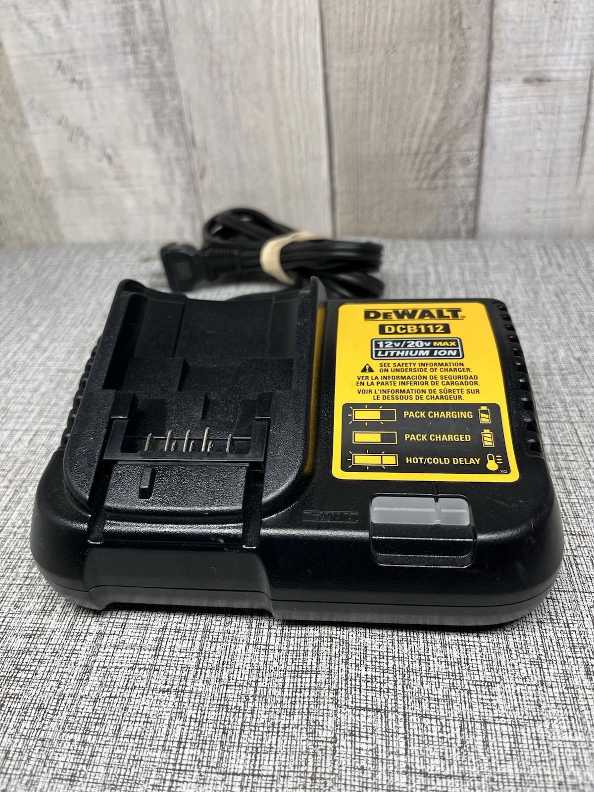 Dewalt 110-volt 12-volt max/20-volt max lithium-ion Battery Charger DCB112