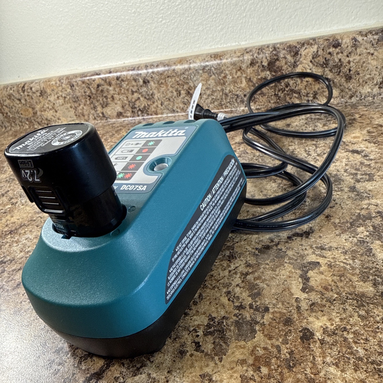 Makita DC07SA Battery Charger-Li-Ion 7.2V-BATTERY INCLUDED