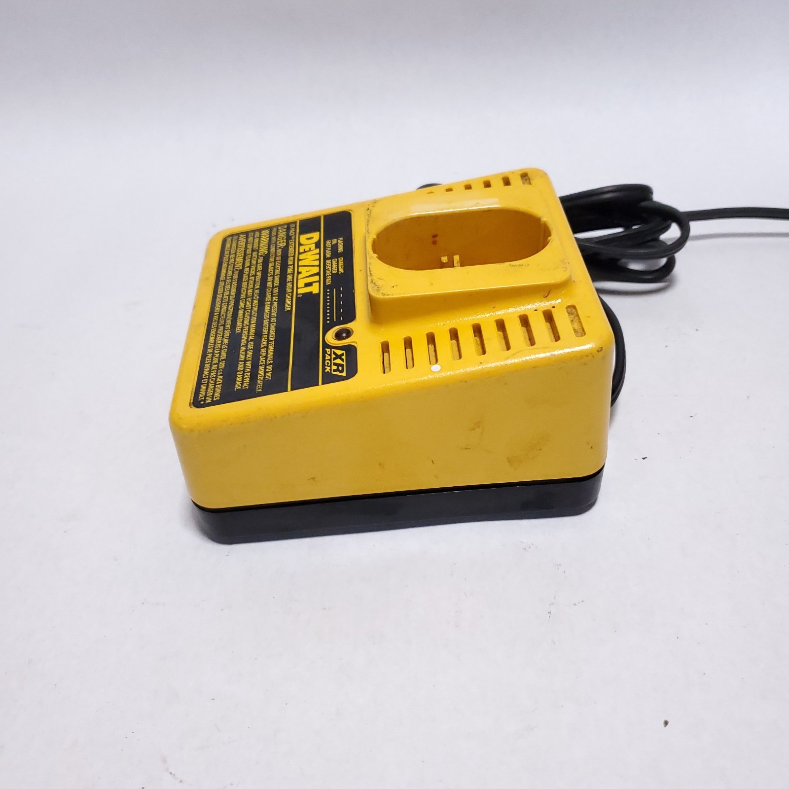 DeWalt XR Pack Extended Run Time One Hour Charger DW9106