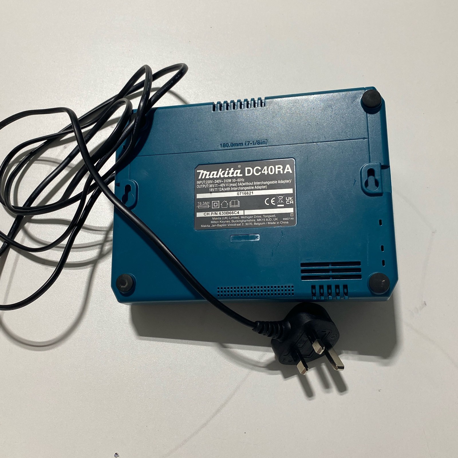 Makita DC40RA XGT 40V Fast Charger – 240V UK Plug, Black/Teal