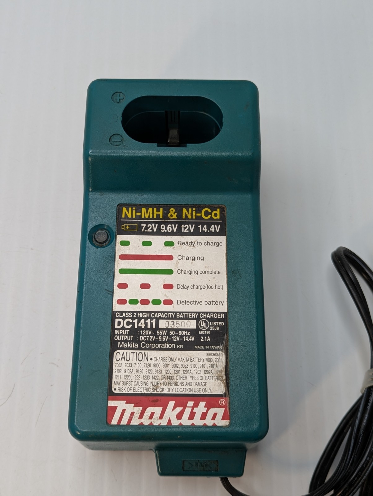 Makita DC1411 Battery Charger Ni-MH Ni-Cd, 7.2V 9.6V 12V and 14.4V TESTED WORKS