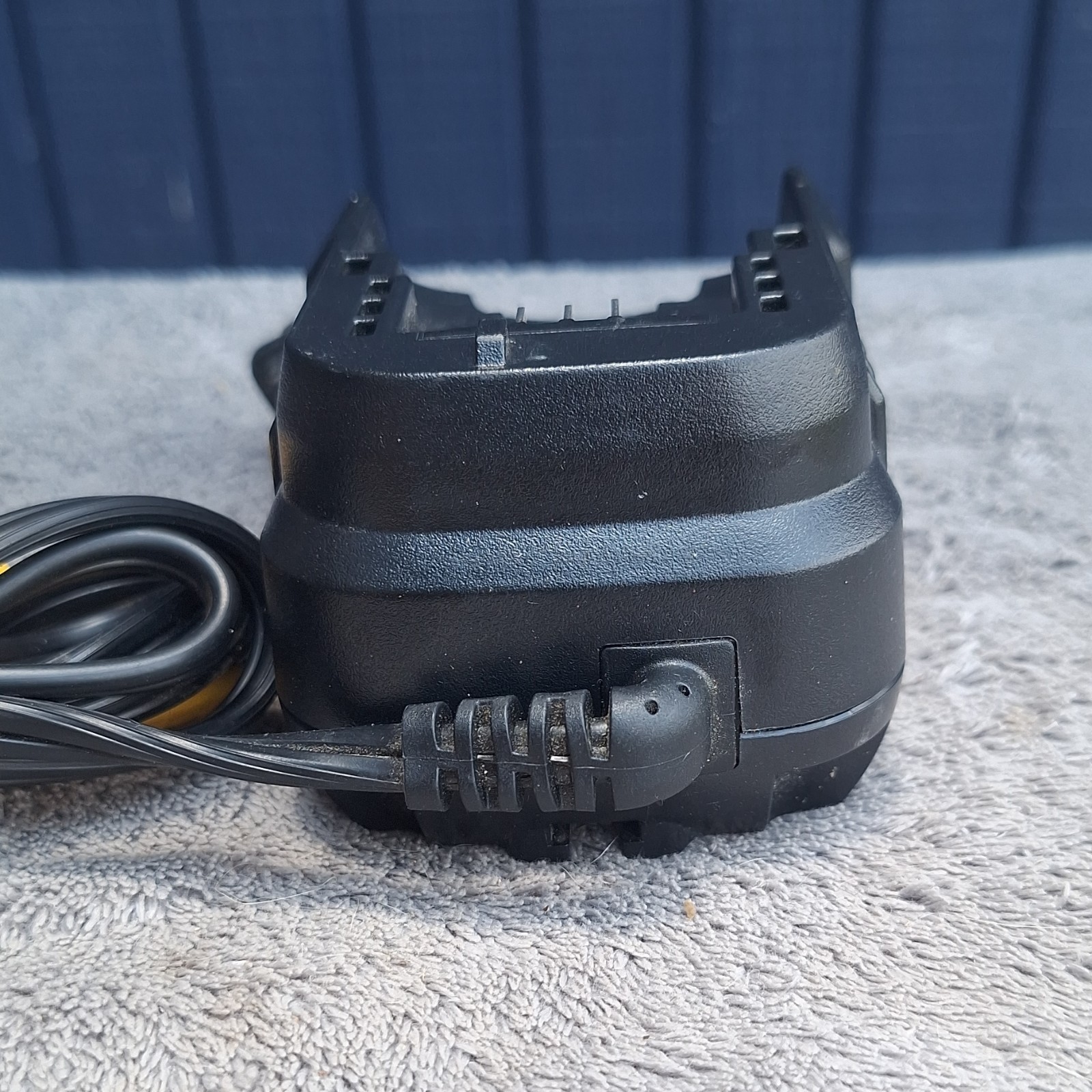 DEWALT DCB1102 Lithium-Ion Battery Charger Black 12V/20V Charges 1 Battery
