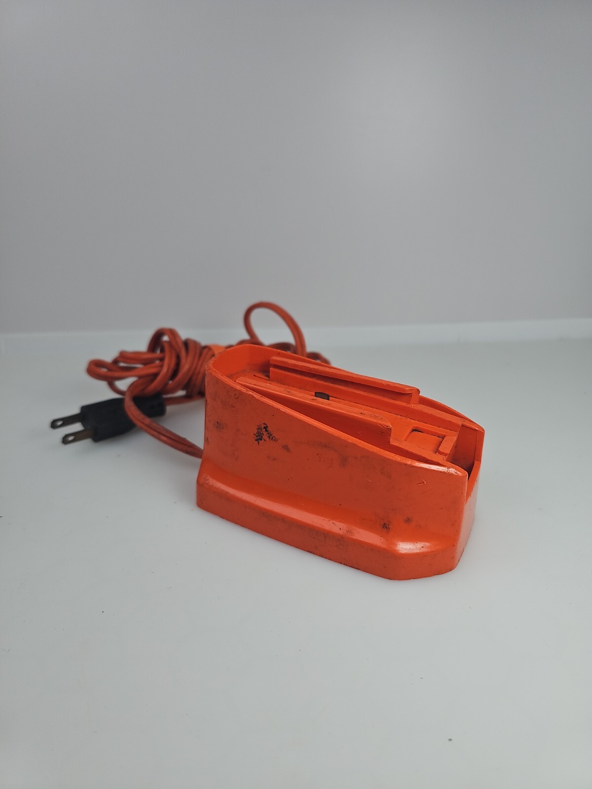Vtg Working Black & Decker MOD 4 86-001 AC Adapter Battery Chargerb- 6 Volt
