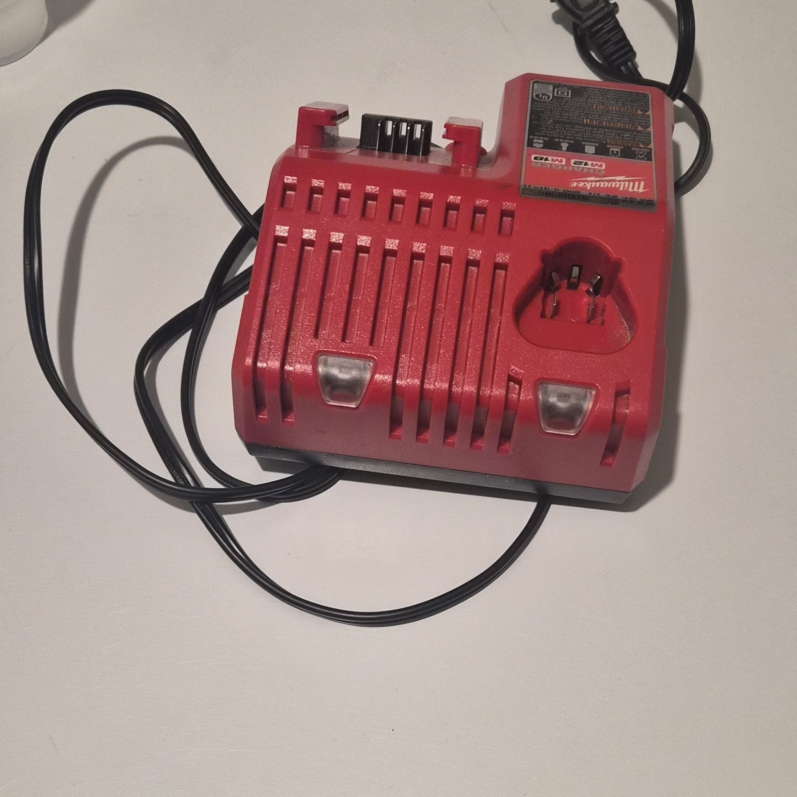 Milwaukee M12/M18 Battery Charger 120V Red 1-Battery 48-59-1812
