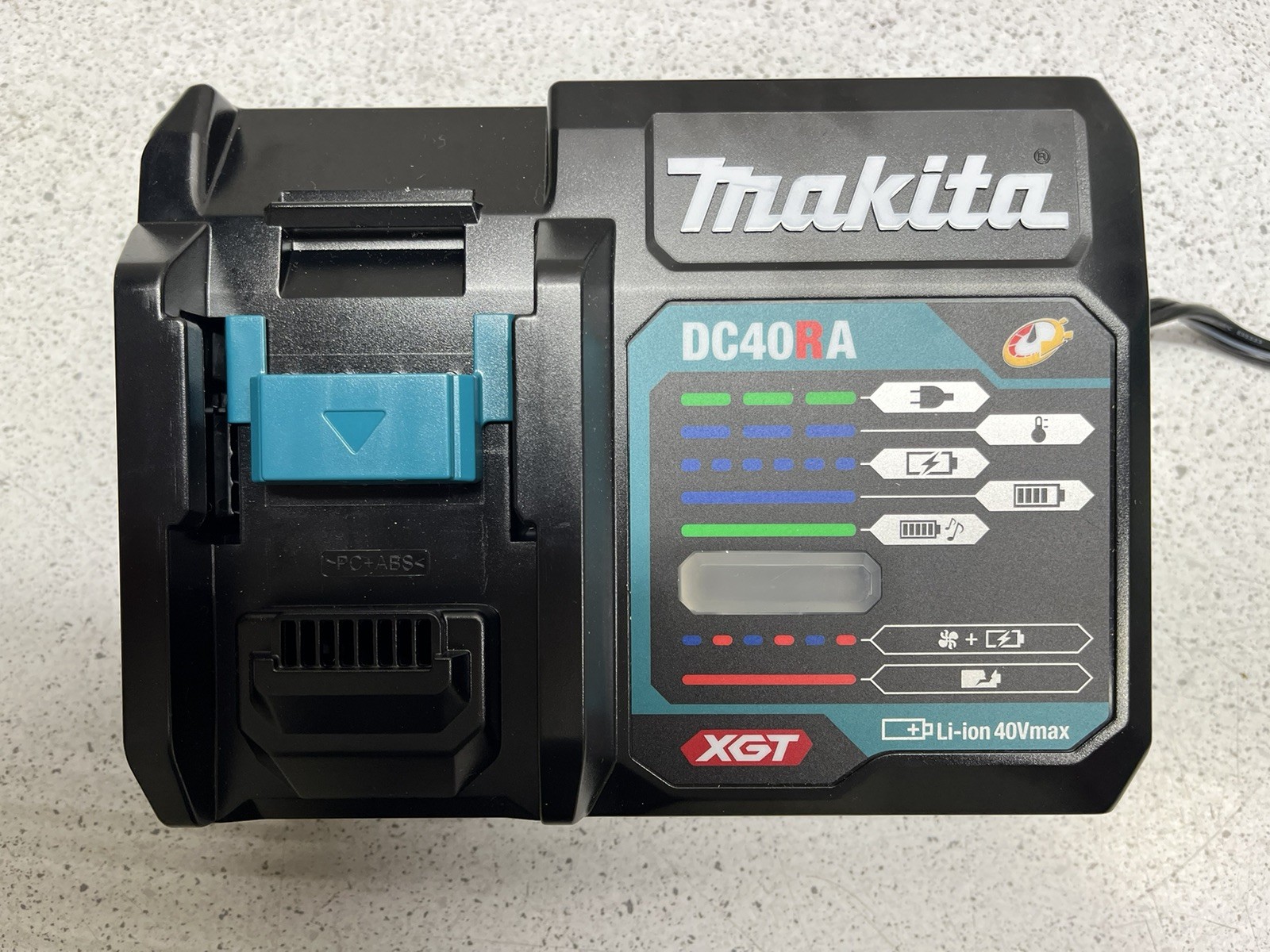 Makita No. DC40RA XGT Li-ion 40V Max Battery Charger & XGT 40V 2.5 Battery Packs