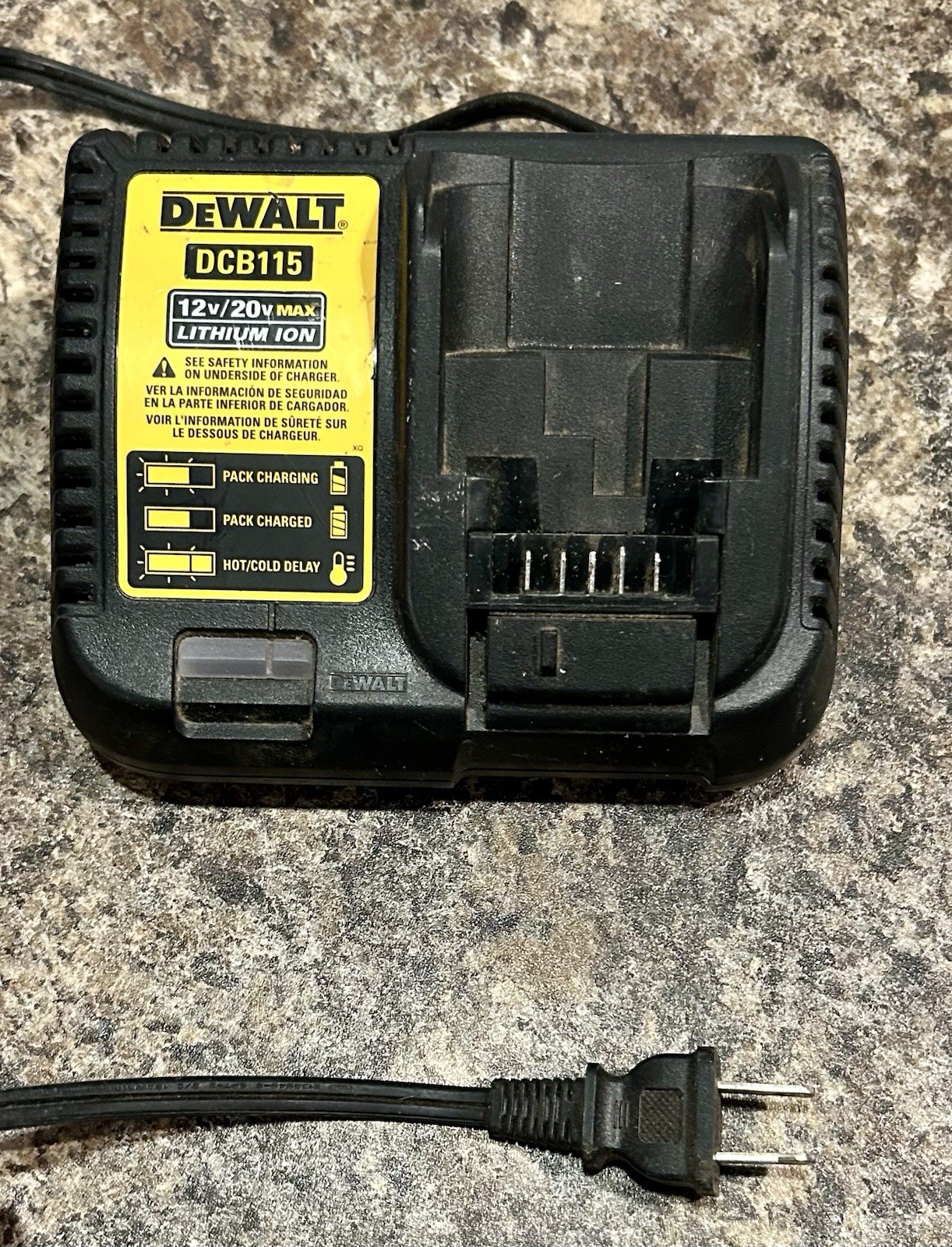 DEWALT DCB115 12V/20V MAX Lithium-Ion Fast Battery Charger, 1-Battery