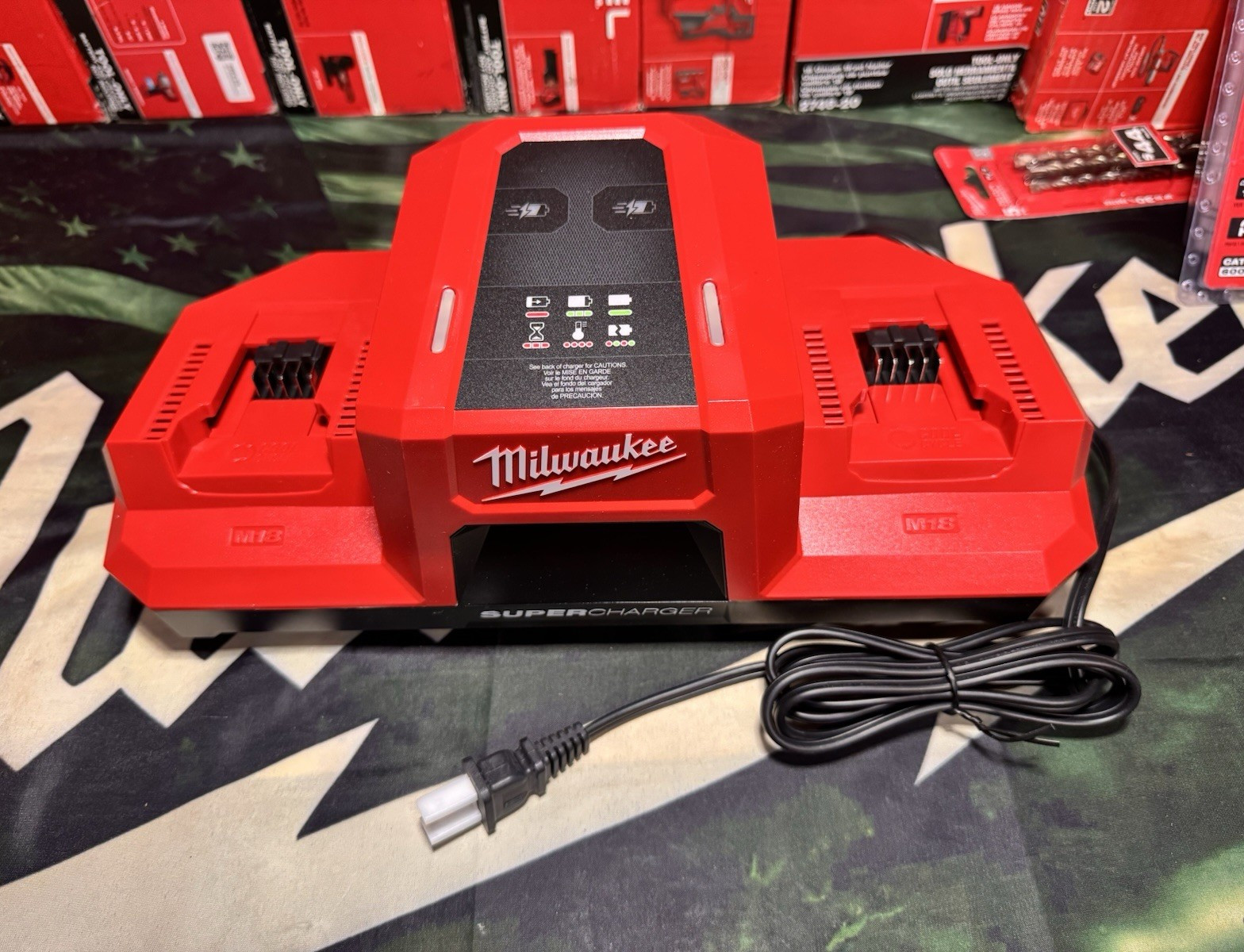Milwaukee M18 Dual Bay Super Battery Charger 2-Battery Red 18V 48-59-1815