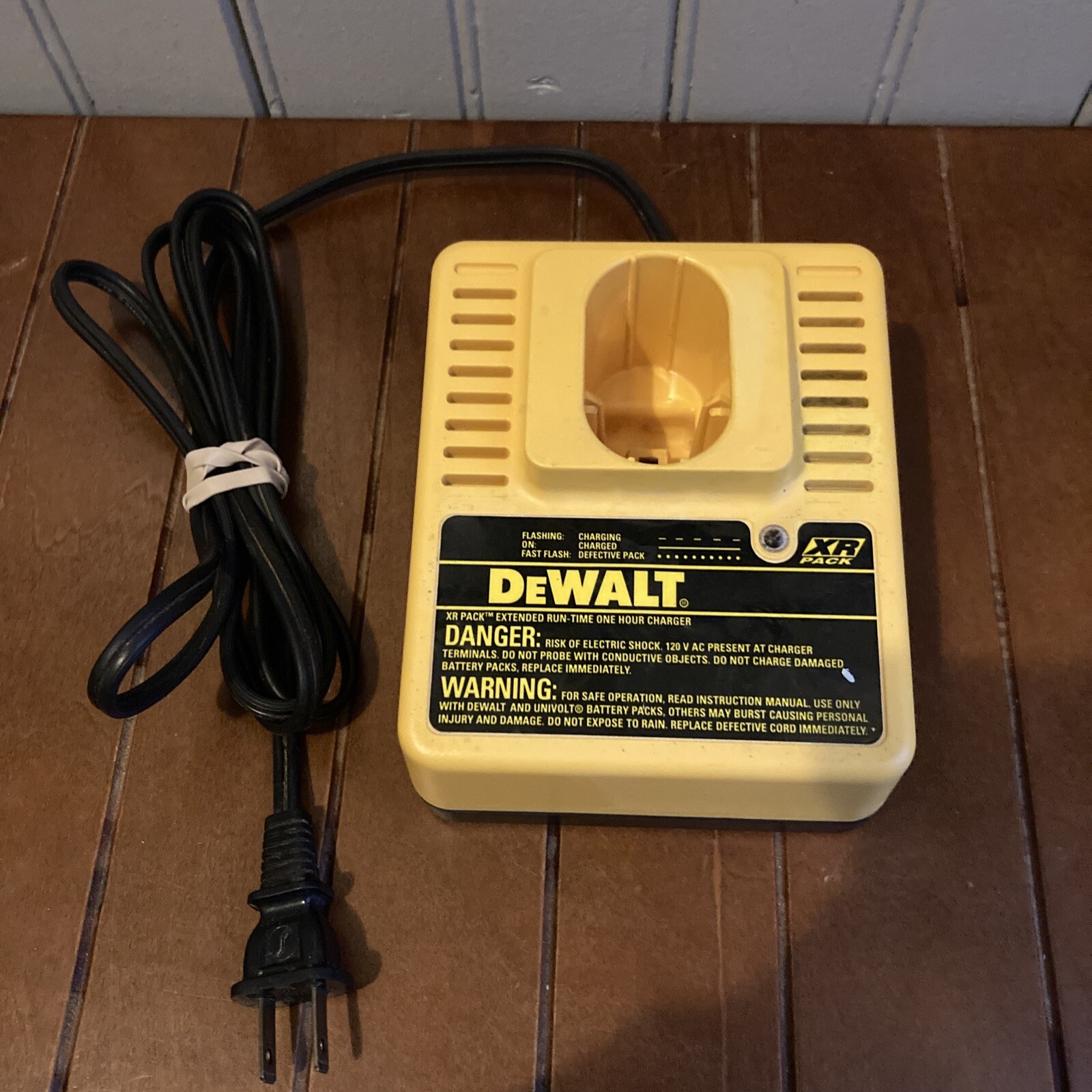 Dewalt DW9106 Battery Charger XR Pack One Hour Charge 7.2 to 14.4v Yellow