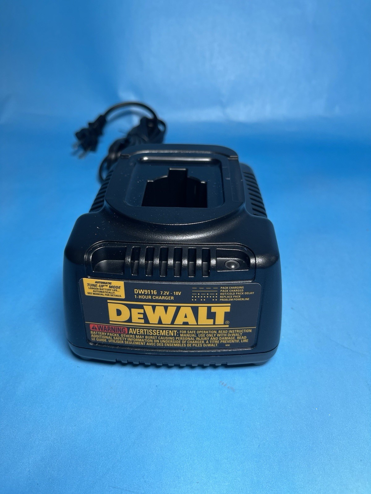 DEWALT DW9116 7.2V-18V 1 Hour Battery Charger Tested Working