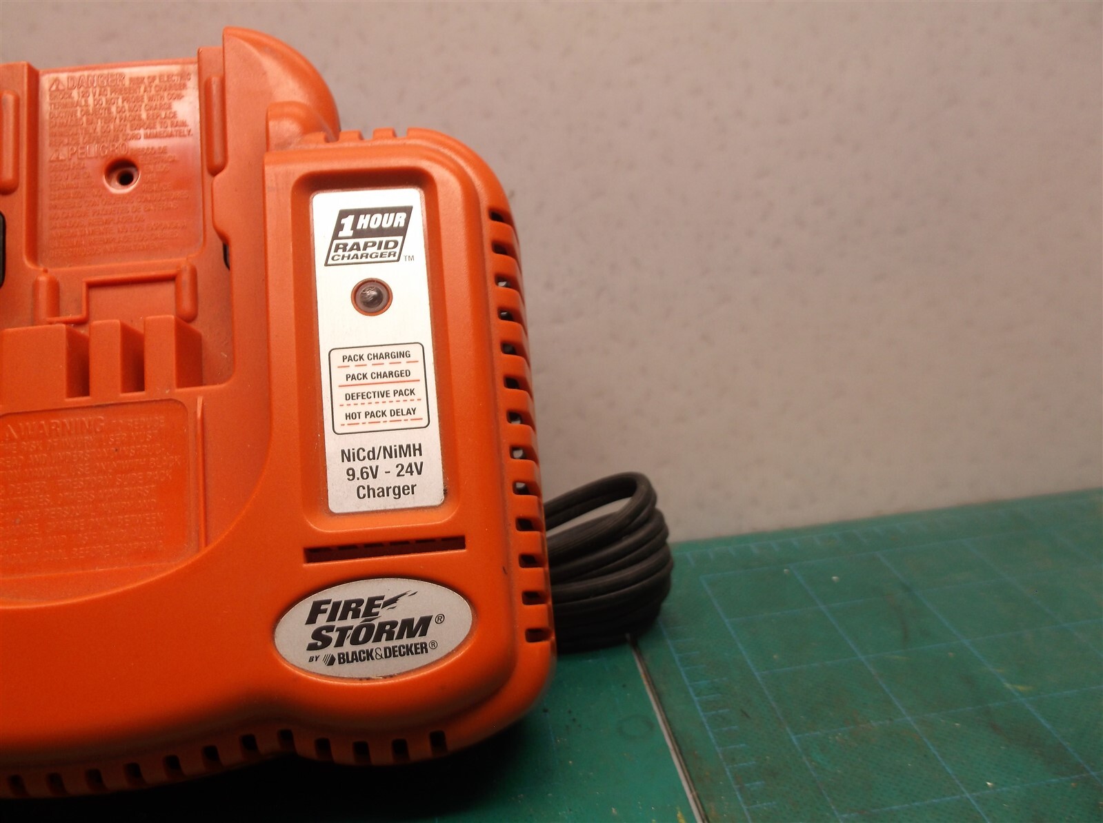 Black & Decker 9.6V – 24V Firestorm Rapid Battery Charger 1 Hour BDFC240