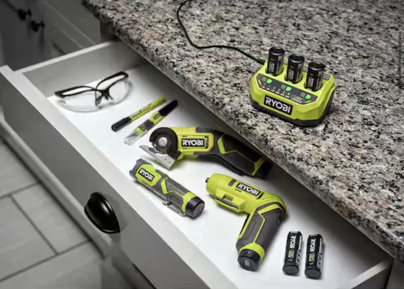RYOBI USB Lithium 3-Port Charger