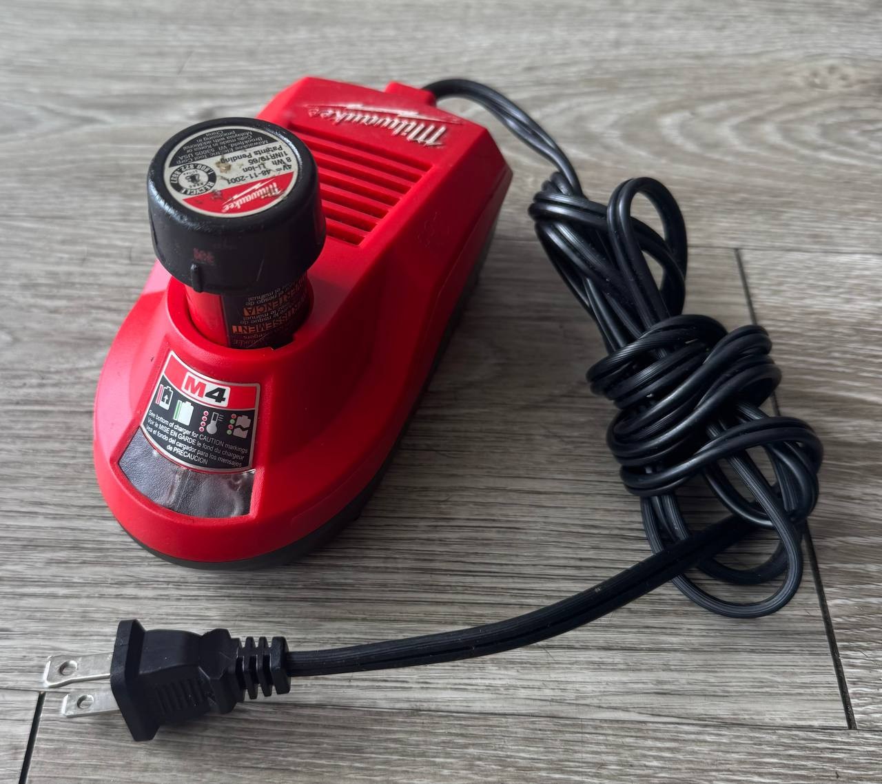 Milwaukee M4 Charger w/ Genuine M4 REDLITHIUM 4V Battery OEM Tested Working