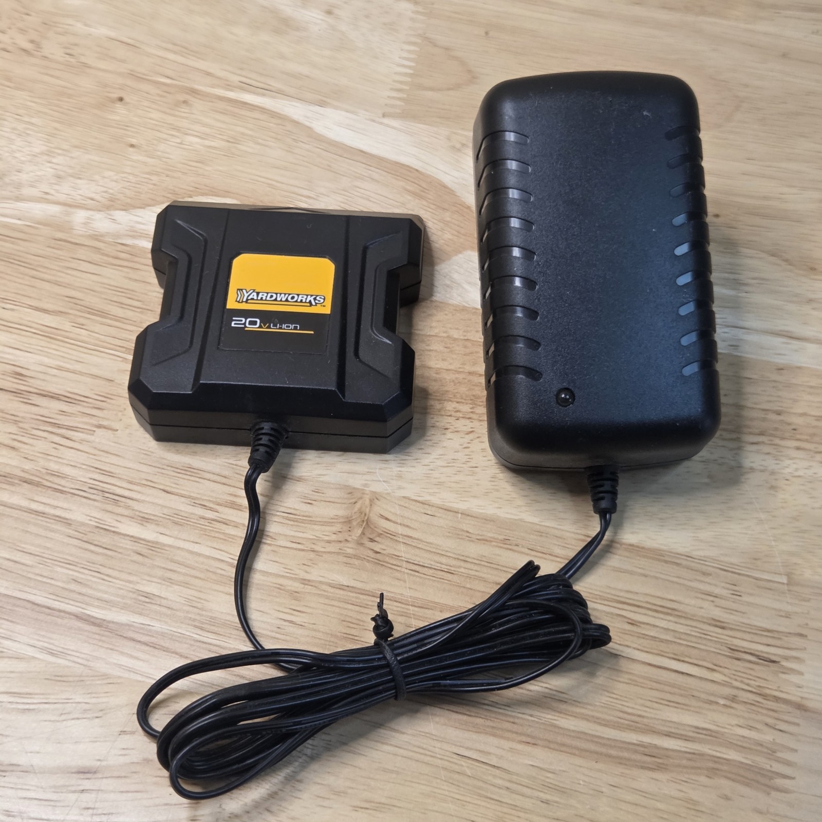 Yardworks 20V Lithium-ion Battery Charger 267-3205 CHL82000-1 Menards