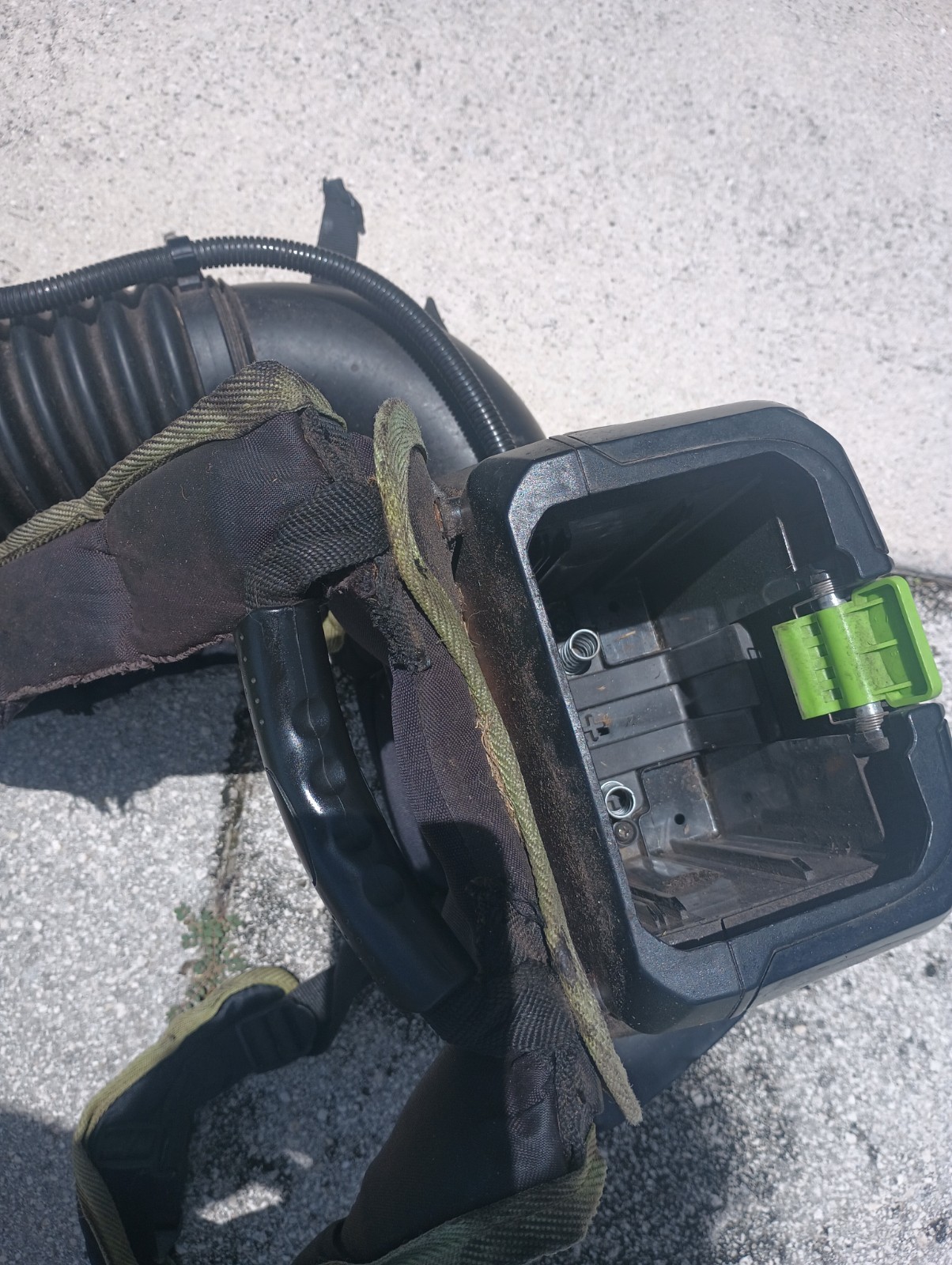 Green Works commercial GBB 600 82 volt backpack blower