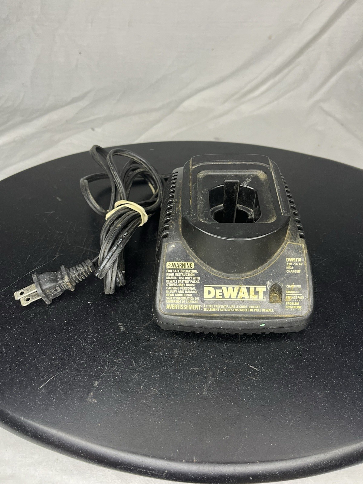 Genuine DeWALT DW9118 7.2V -14.4V 1.5A NiCd Battery Charger OEM