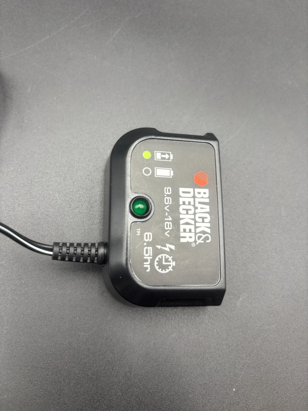 GENUINE BLACK & DECKER BATTERY CHARGER 90592363 ETPCA- P180021U2 24V DC 210MA