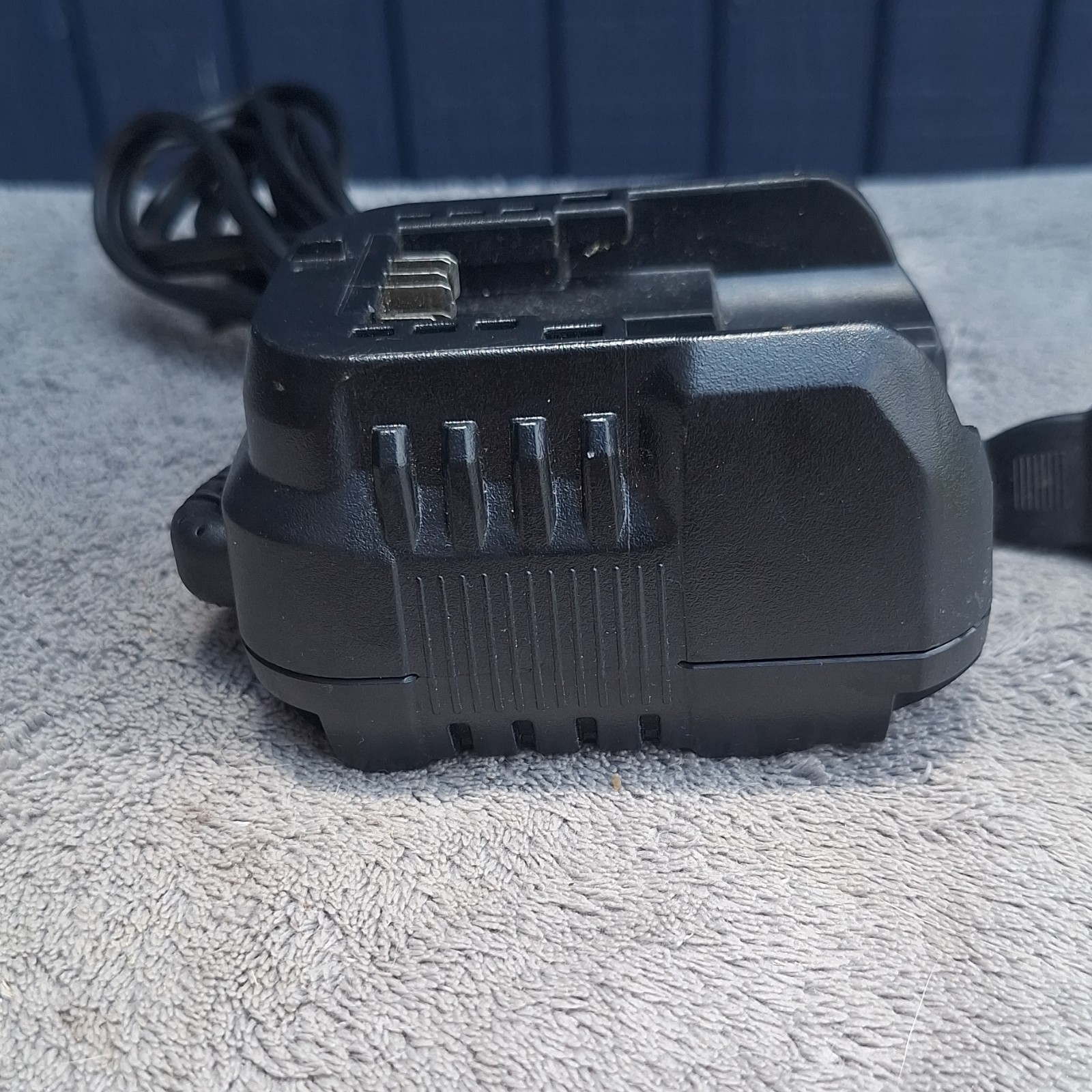 DEWALT DCB1102 Lithium-Ion Battery Charger Black 12V/20V Charges 1 Battery