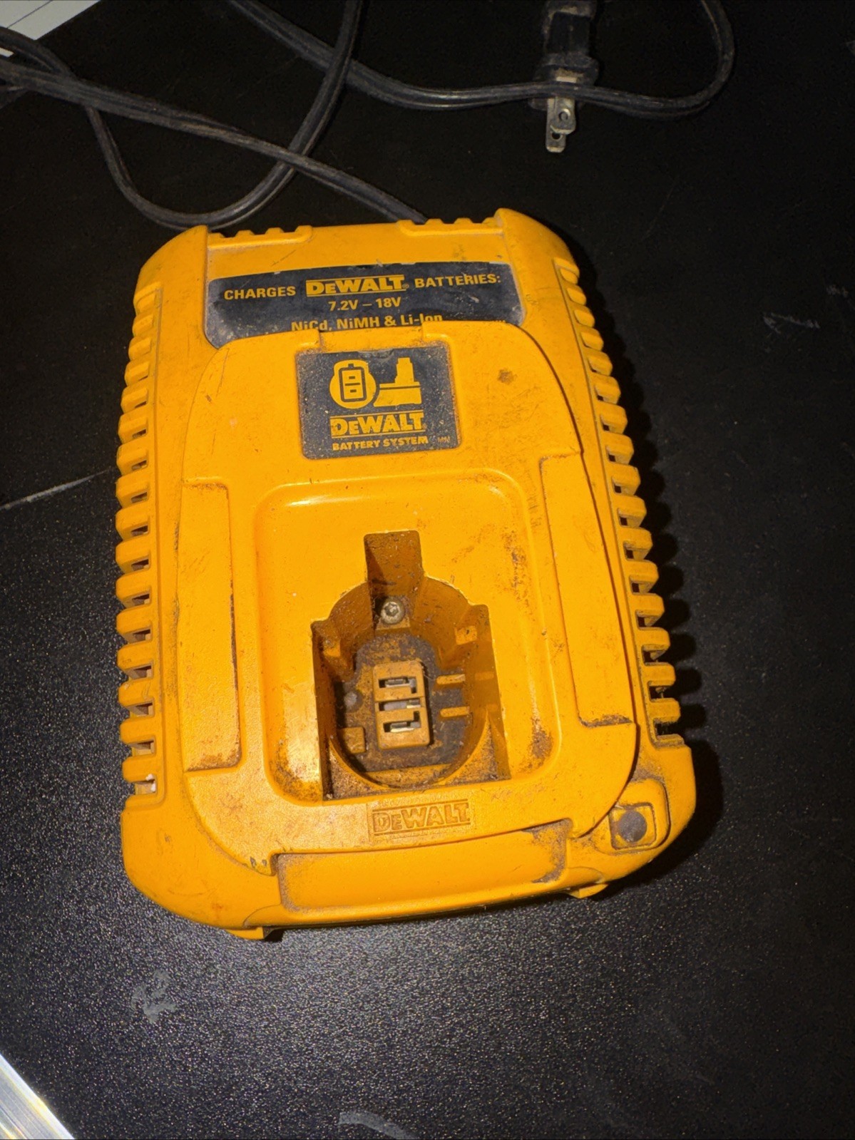 DeWalt DC9310 7.2V 18V NiCd NiMH Li-Ion Battery Charger OEM
