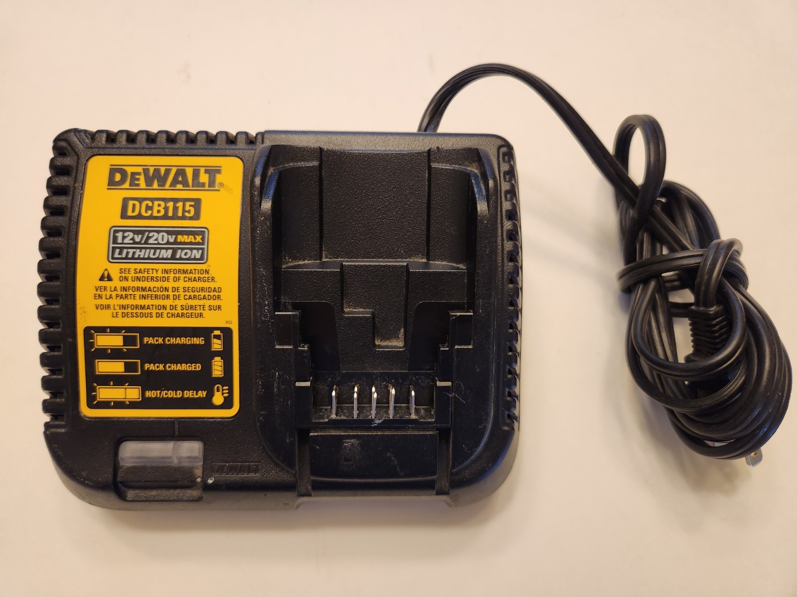 DEWALT DCB115 12V/20V MAX Lithium-Ion Battery Charger Tested Working