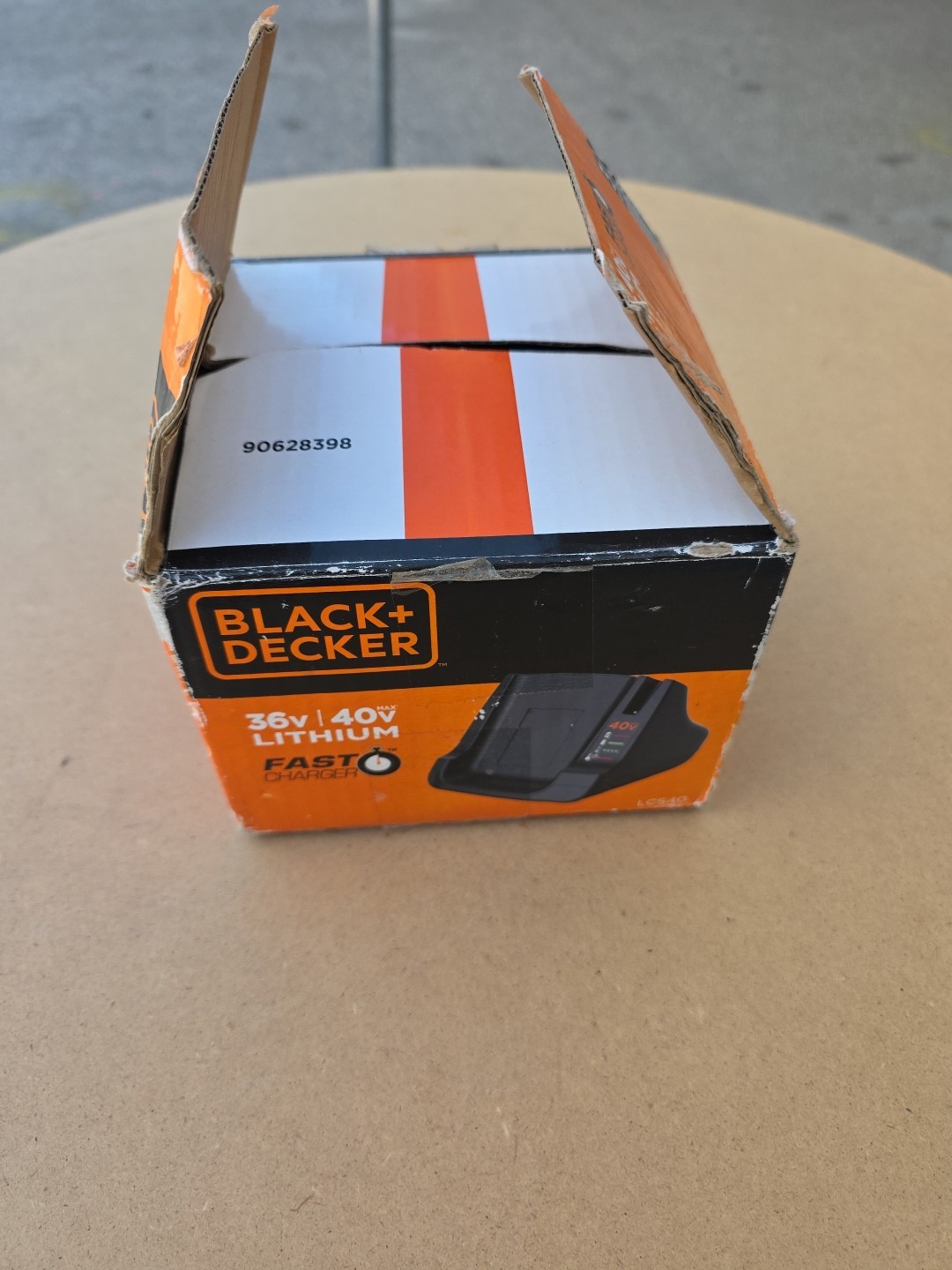 BLACK+DECKER 40V MAX* Battery Fast Charger (LCS40) lithium Ion New Open Box.