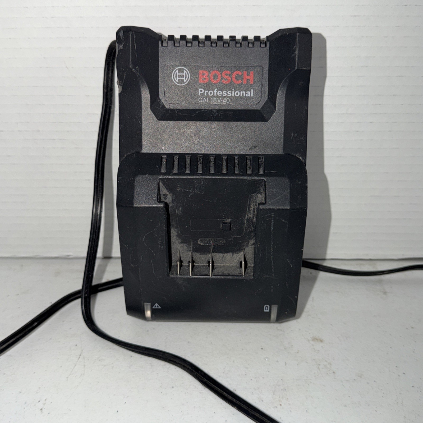BOSCH Fast Battery Charger GAL18V-40 18 Volt Lithium Ion Black Tested