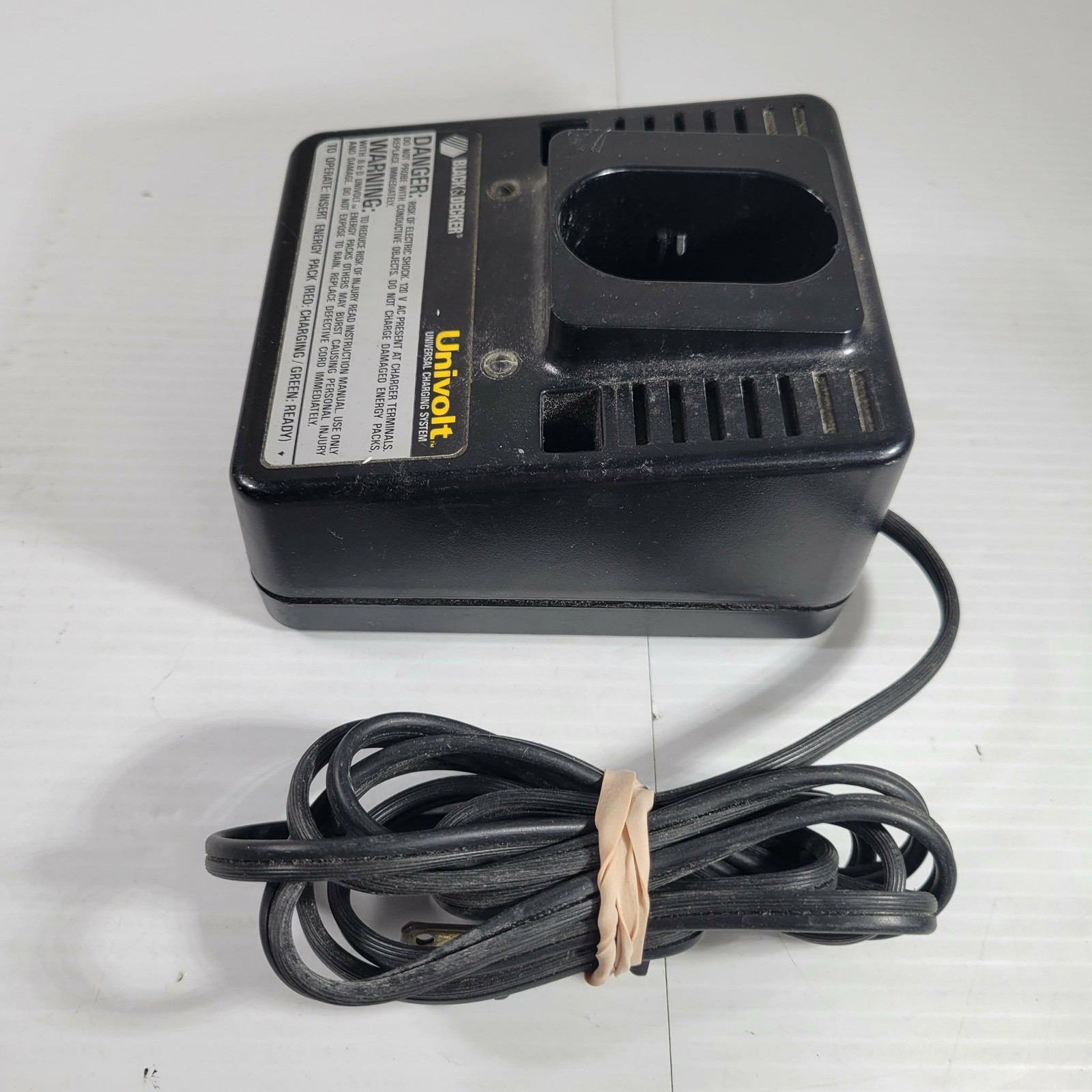 Black & Decker 98014 Univolt Universal Charging System Type 2 Battery Charger