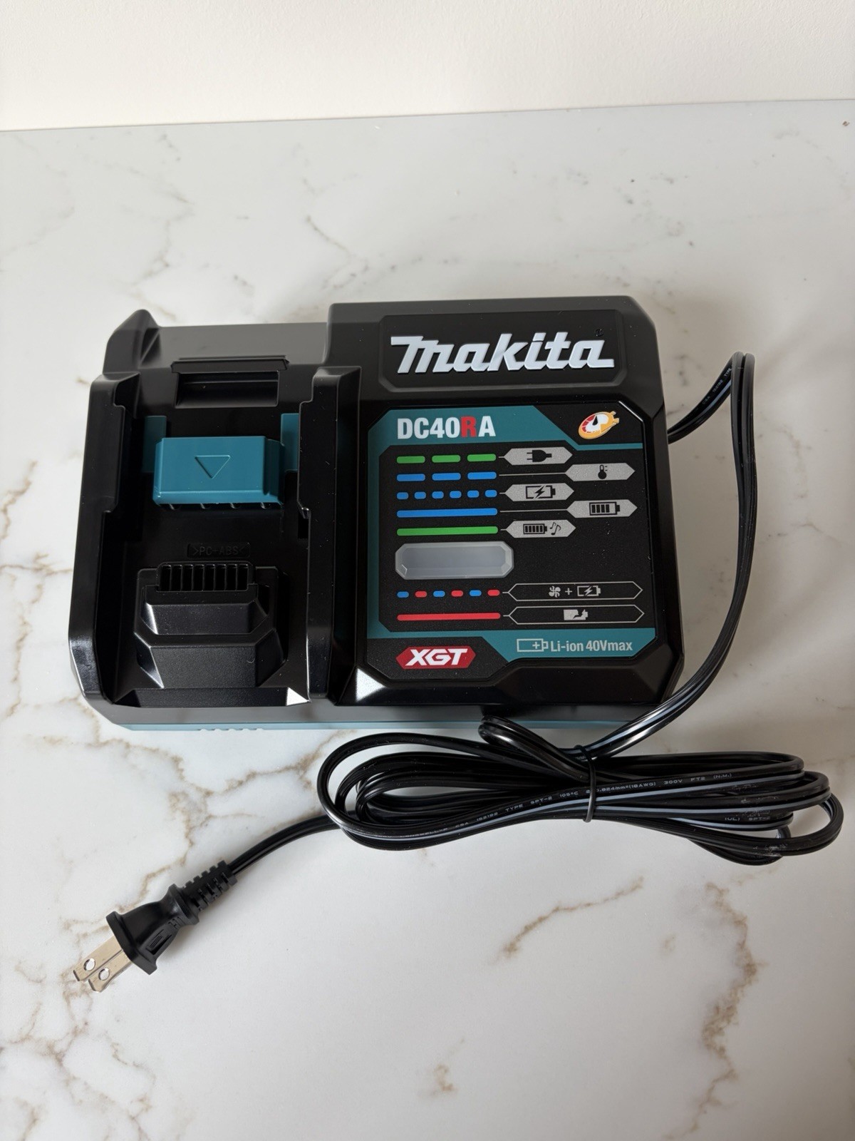 Makita DC40RA 40V Max XGT Lithium Ion Battery Charger Optimum Rapid Charger