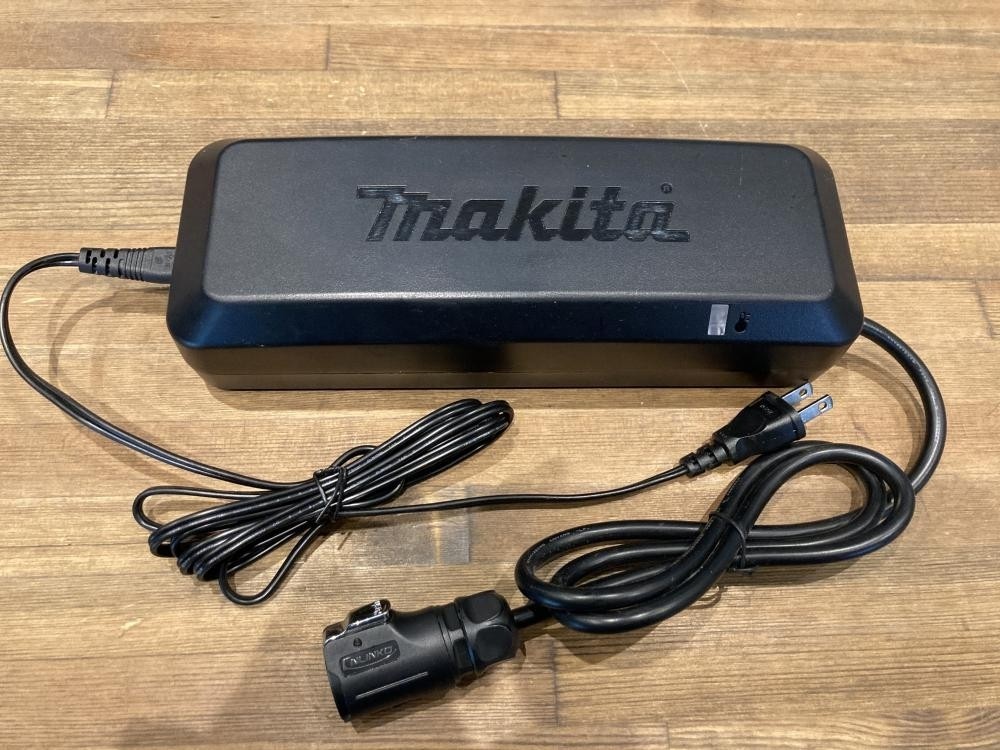 Makita 40Vmax Multi-port Charging Case A-78352 BCC02 12-port Charger Used