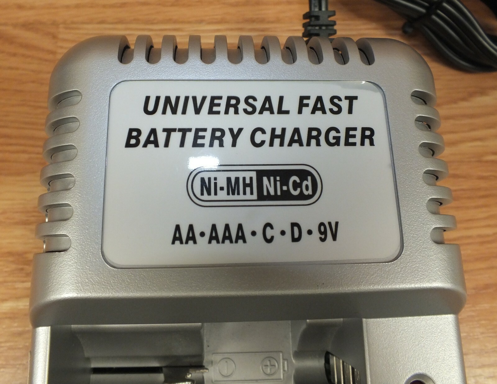 Unbranded (V-1199) NI-MH NI-CD Multi Sive & Voltage Battery Charger **READ**