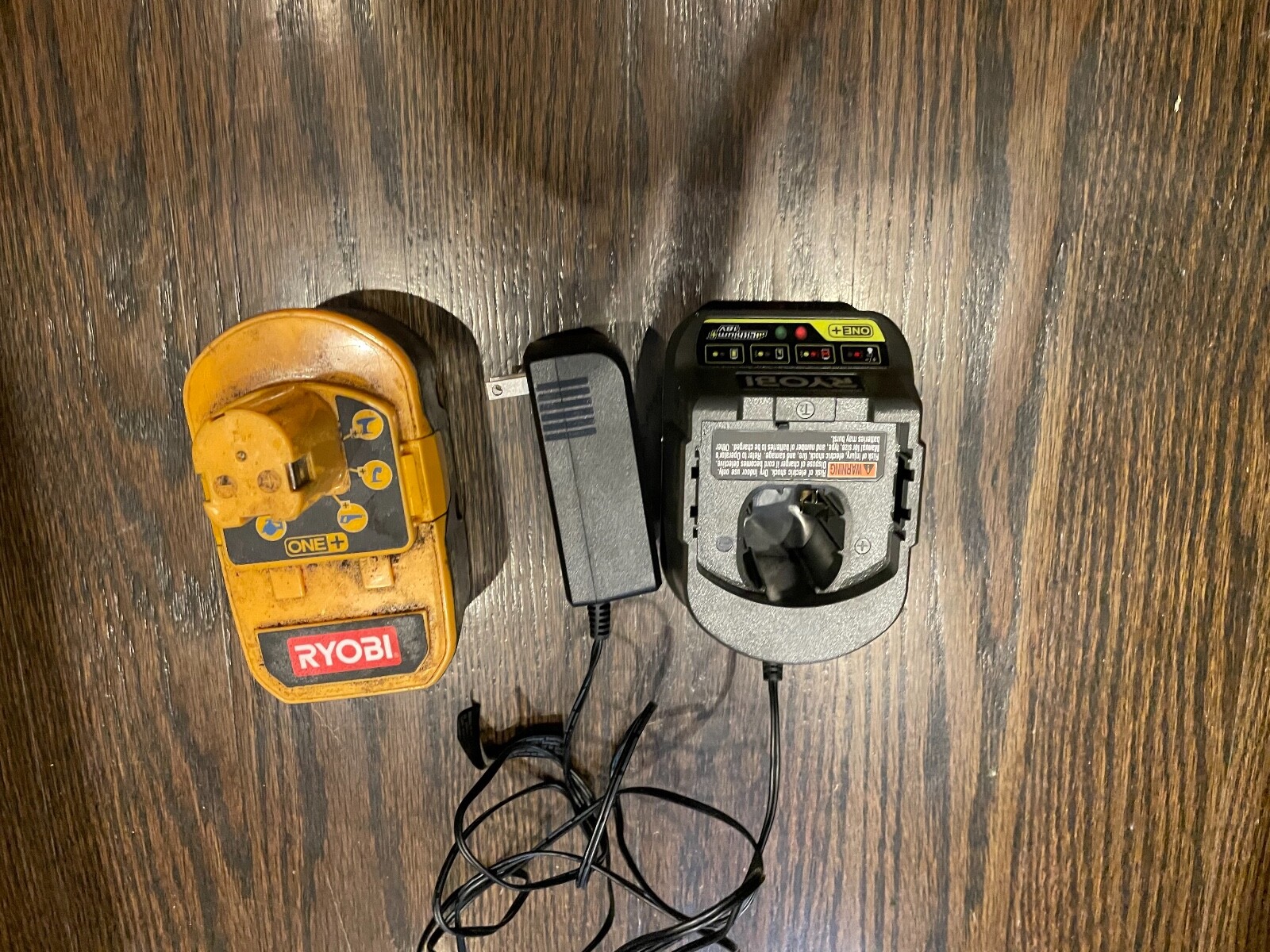 RYOBI P118B ONE+ 18V Li-ION DUAL CHEMISTRY BATTERY CHARGER WITH 18V BATTERY