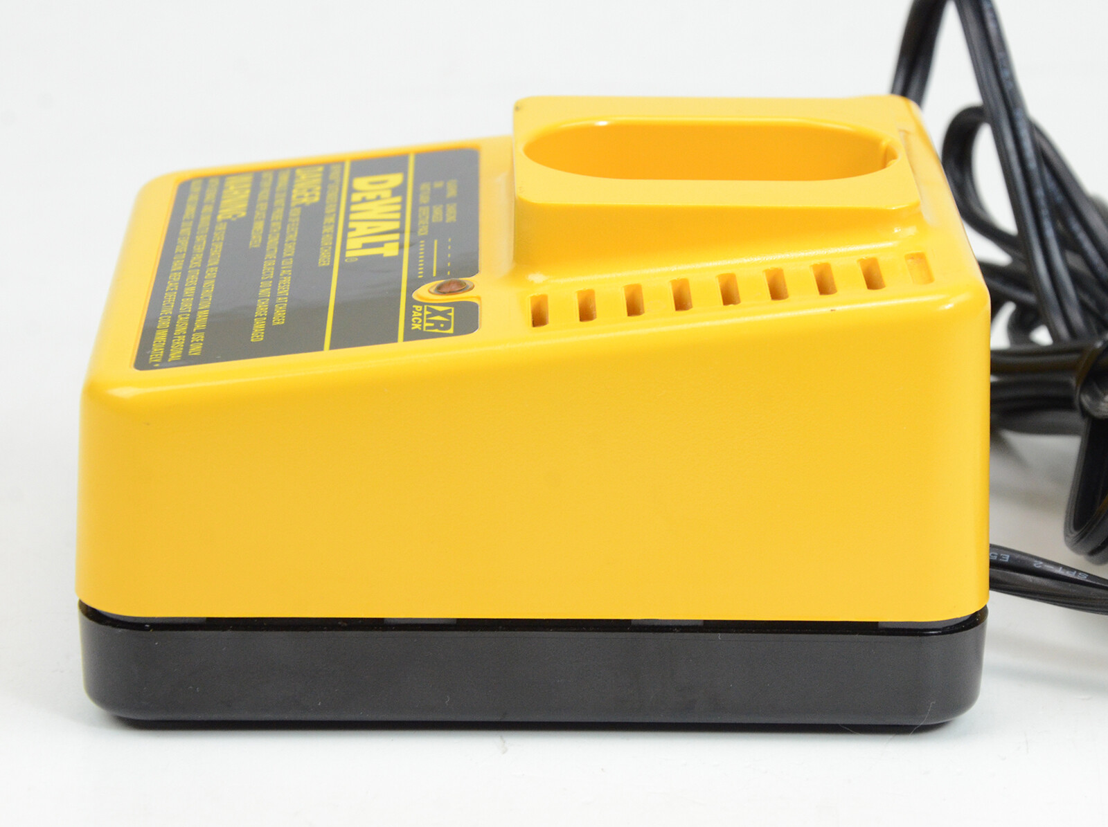DeWalt Battery Charger DW9106 NiCad XR One Hour Extended Run Time 7.2V-14.4V