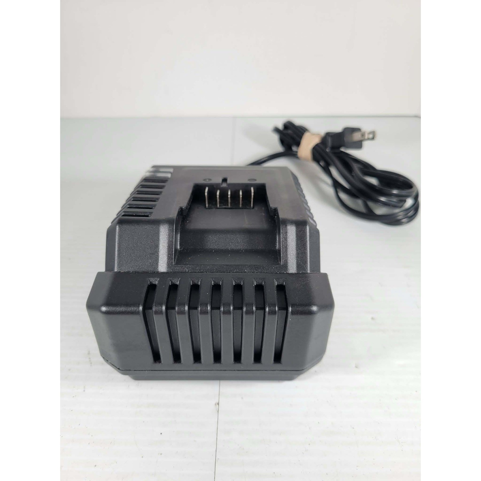 NEU MASTER NCH0012-240 21V Li-Ion Battery Charger TESTED Black Class 2 2.4A