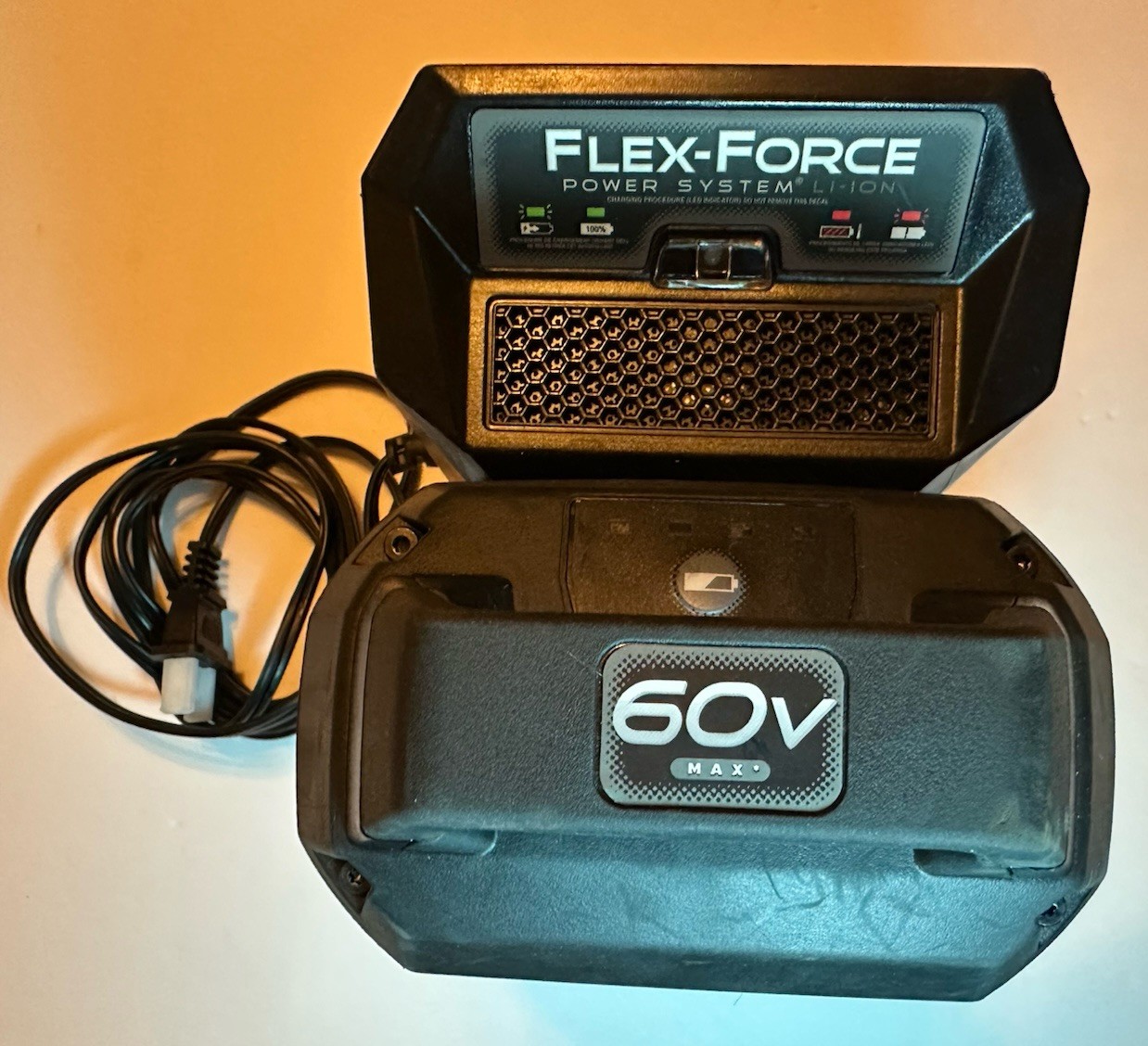 TORO Flex-Force Charger Model 88902 and 60V Max 88925 Battery, 2.5 Ah, 135 Watt