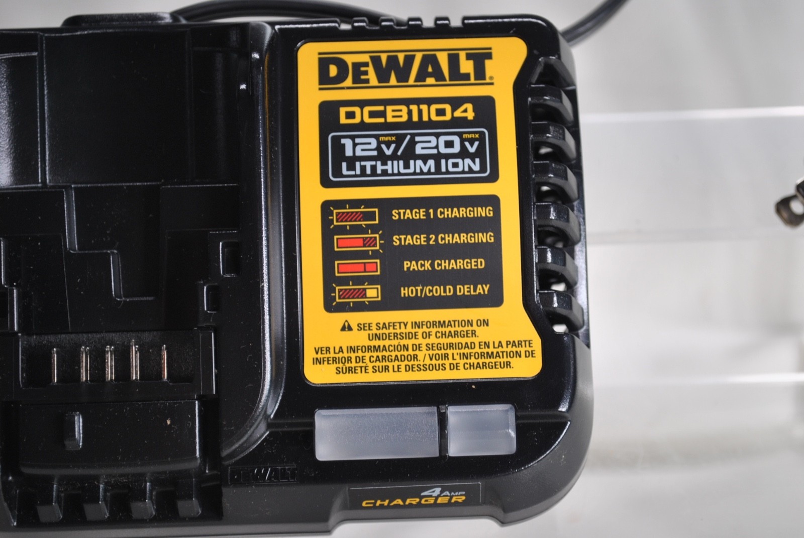 DEWALT 12V MAX/20V MAX Lithium Ion Battery Charger, 4 Amp (DCB1104)