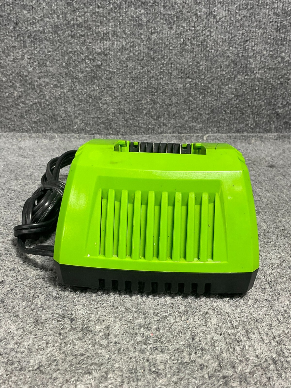 GreenWorks 29482 40V Lithium Battery Charger 120V AC Used