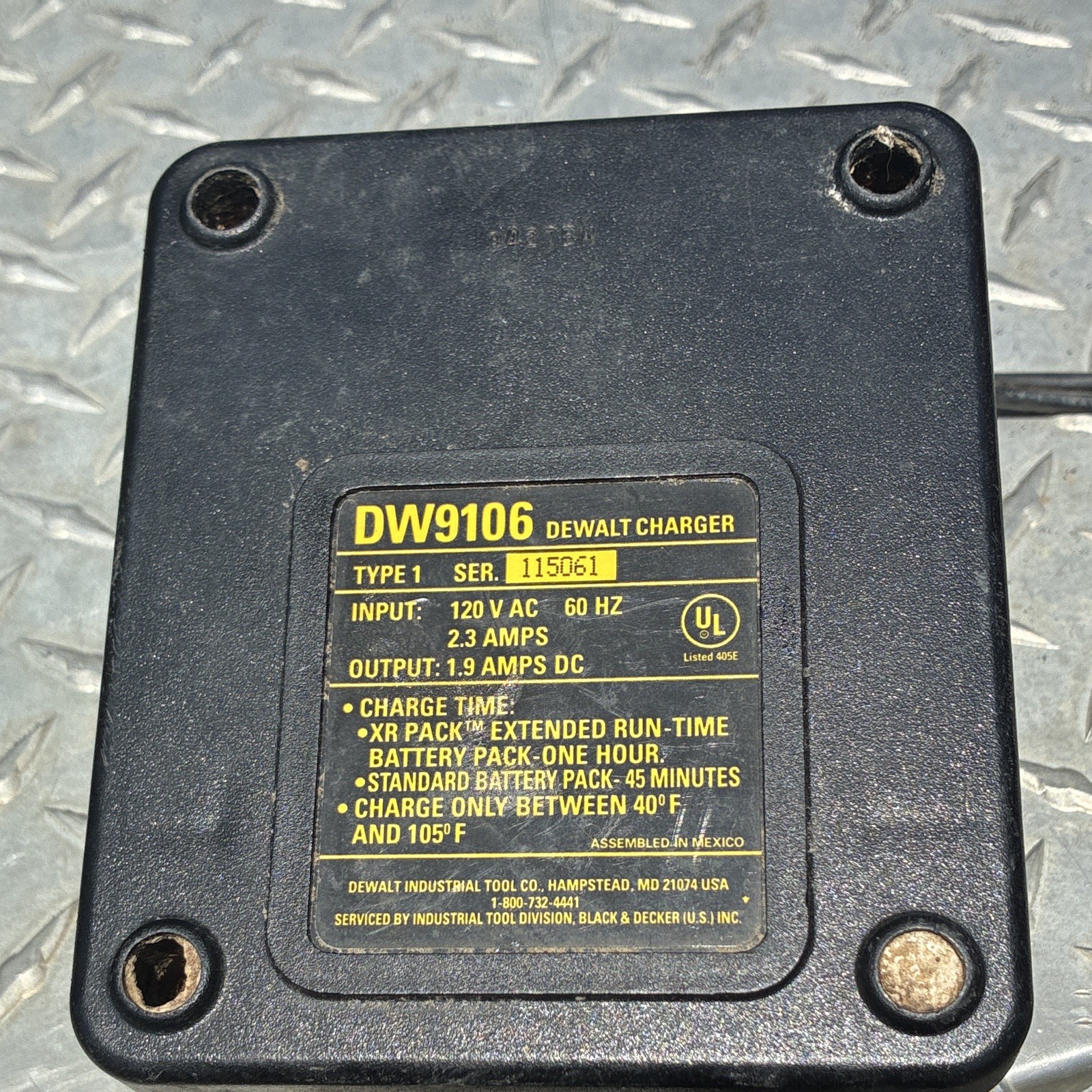 DEWALT DW9106 XR PACK Extended Run Time One Hour Battery Charger