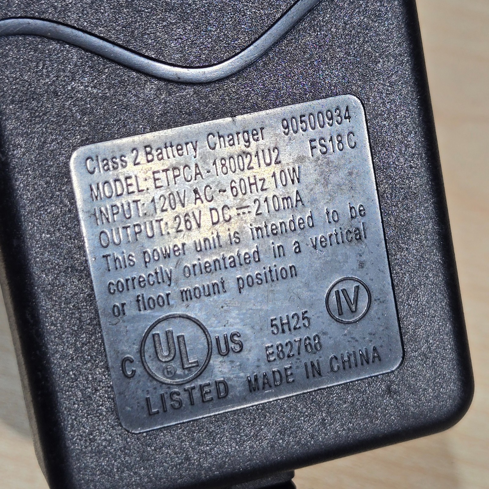 Black & Decker 18V Battery Charger Class 2 Model ETPCA-180021U2 90500934 FS18C
