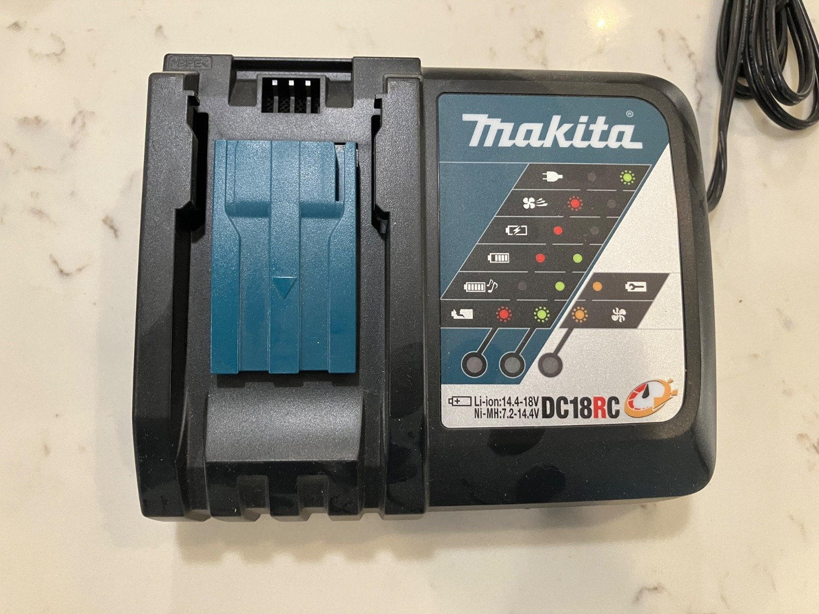 Makita DC18RC Battery Charger with BL1830 LXT 18V Batteries