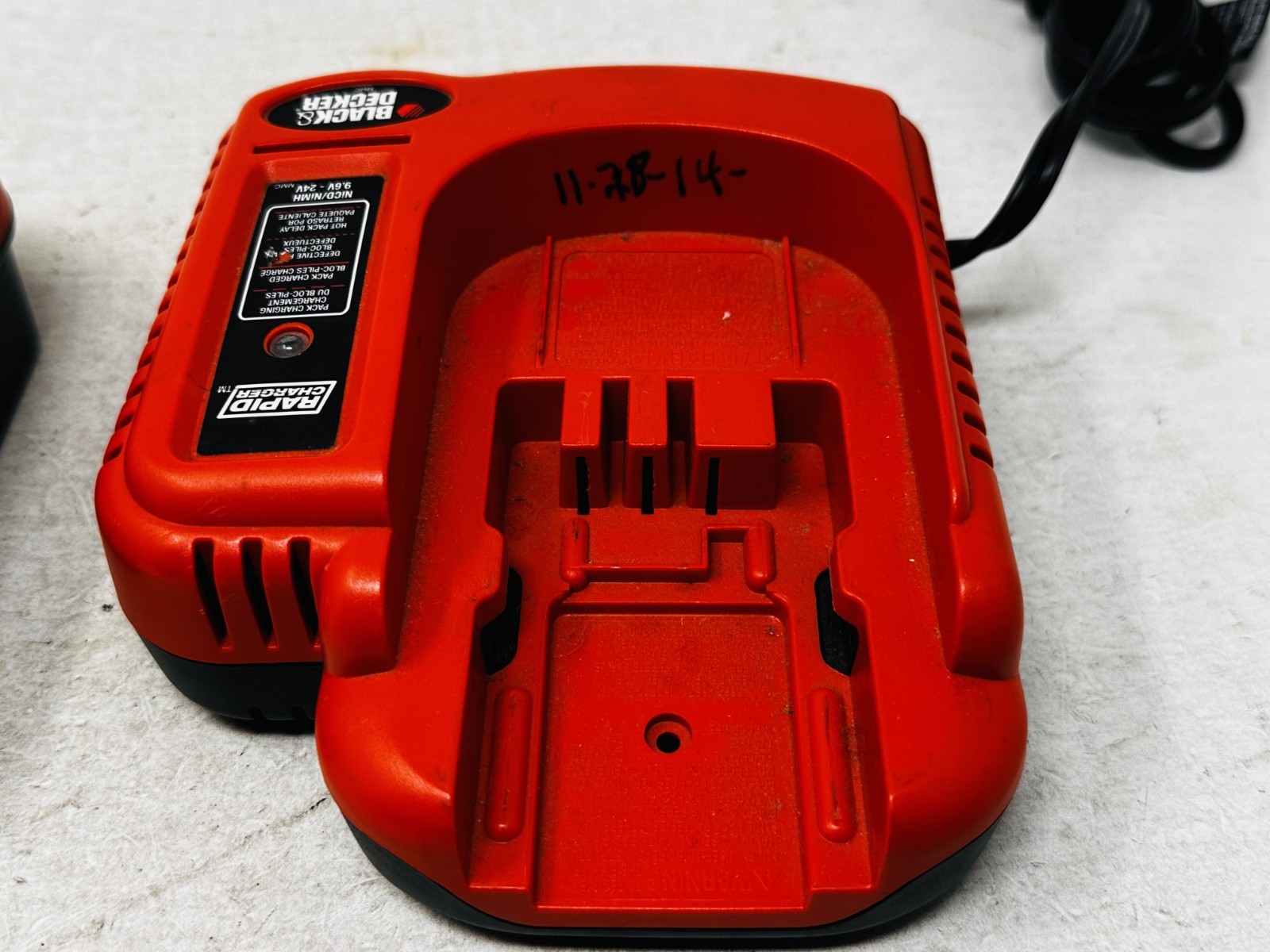 Genuine Black & Decker BDFC240 Rapid Charger w/ 18V Battery