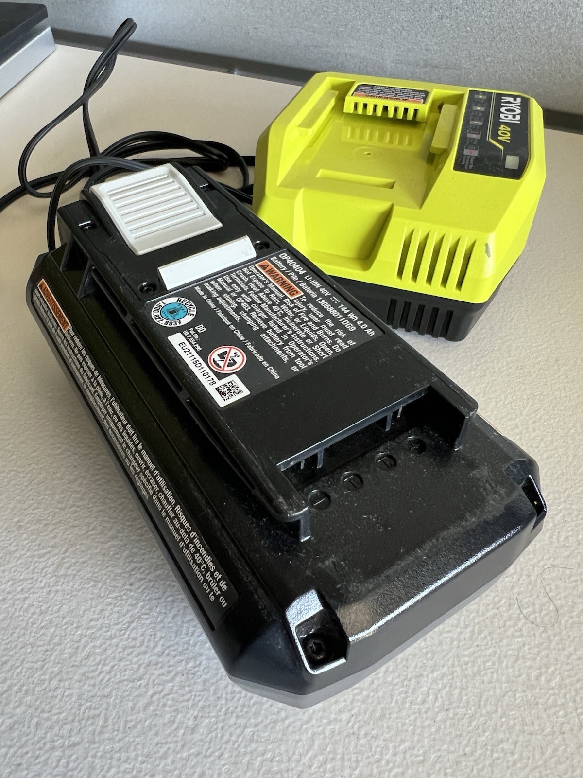 Ryobi OP408VNM 40V Lithium-Ion Charger -With Battery OP40204VNM Pre-owned