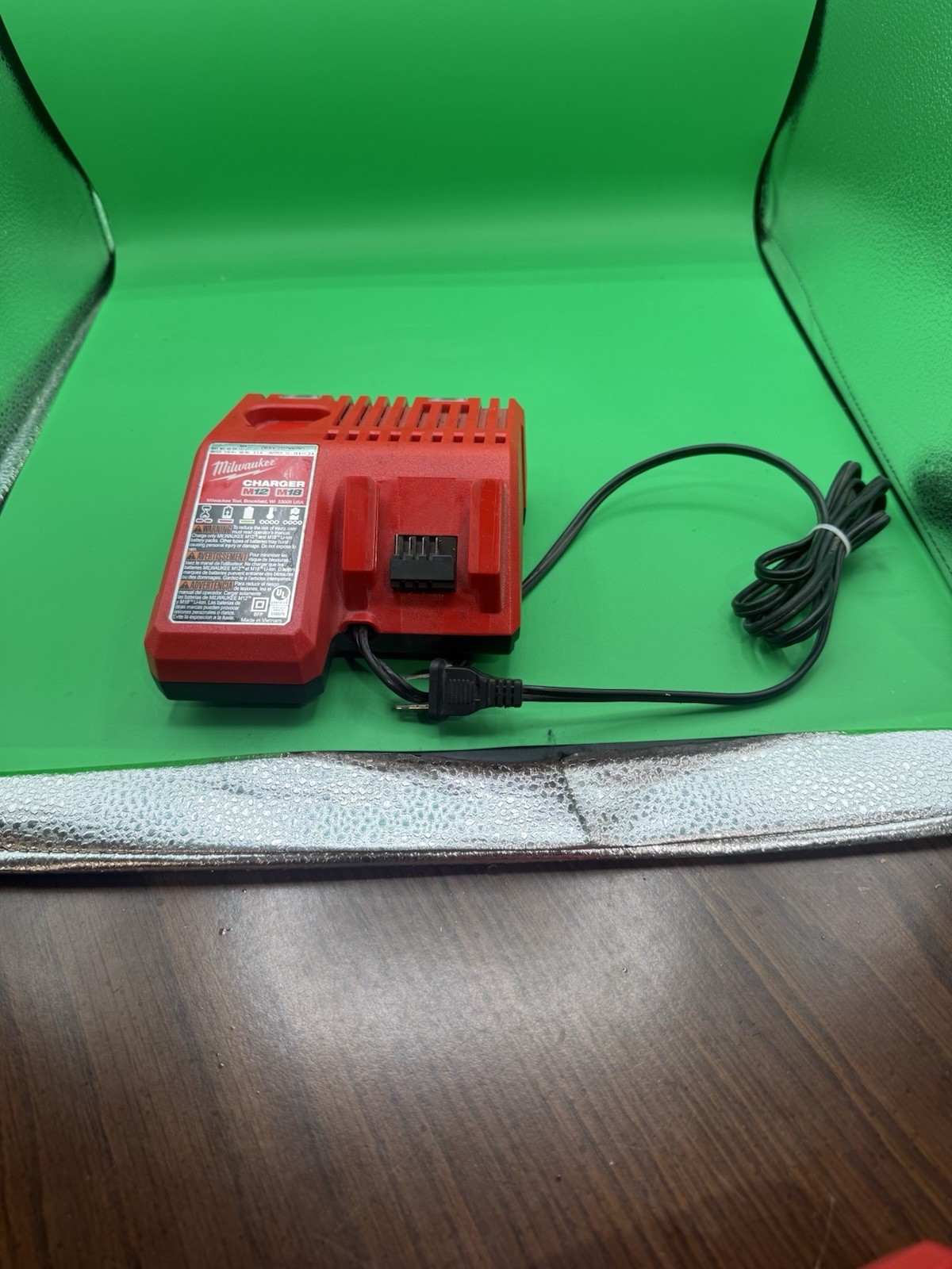 Milwaukee 48-59-1812 M12 & M18 Battery Charging Station